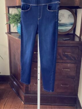 Gloria Vanderbilt Slimming Effect Denim Capri Size 8